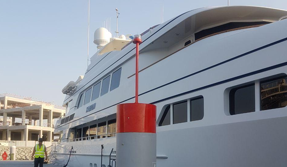 Custom fabricated pile cap fitted with Sealite SL60 2 - 3nm GPS sync Solar powered beacon