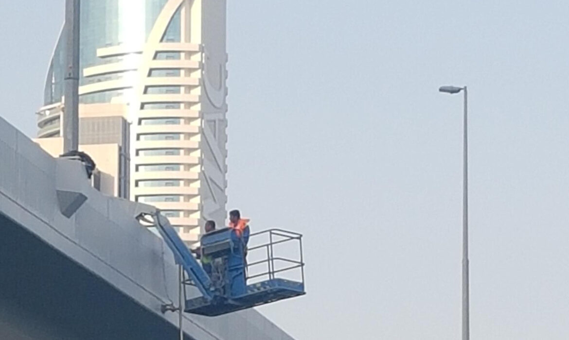 Installation of Sealite solar powered bridge navigation lights