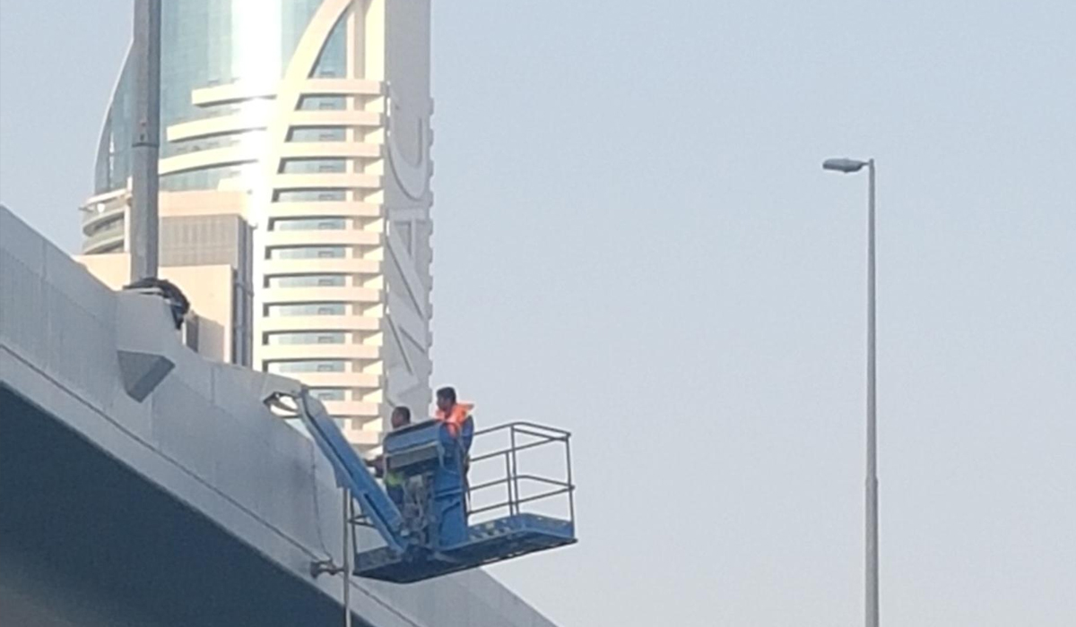 Installation of Sealite solar powered bridge navigation lights