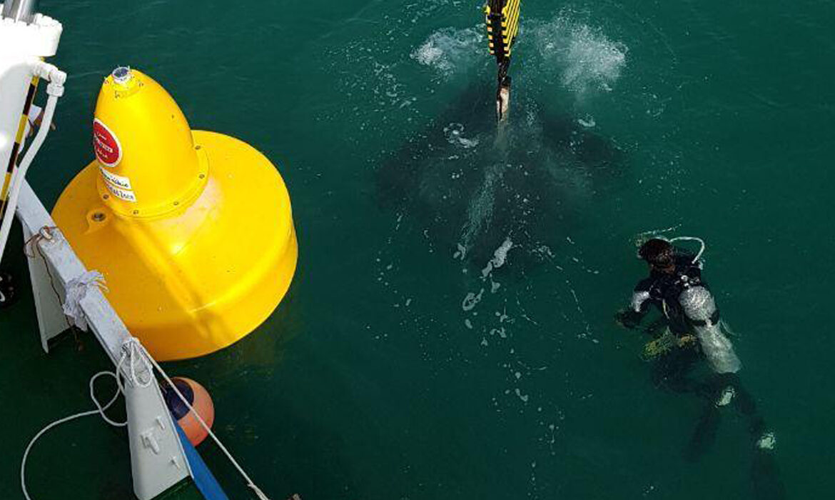 Sealite SLB1500 Buoys being installed in Dubai waters.