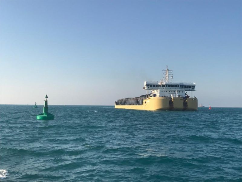 Sealite 2.6m Atlantic buoys and SL-75 fitted in Hassyan Power Station channel in Dubai